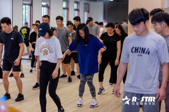 健身房做私人教练需要什么证书？